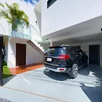Beachfront Villa Jintaleela