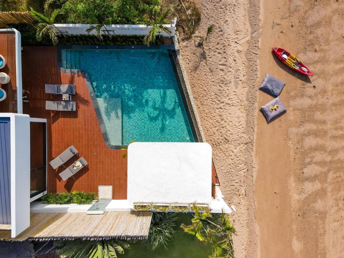 Beachfront Jintaleela Villa *